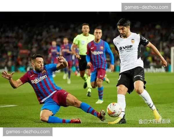 瓦伦西亚中场技术优势 面对逼抢如何保持出球稳定性